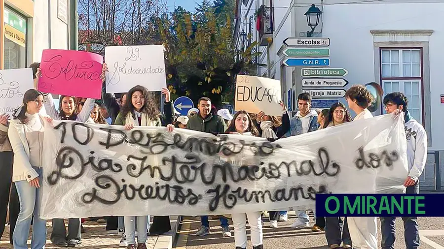Marcha “Escola pela Paz” juntou alunos em Mação Marcha “Escola pela Paz” juntou alunos em Mação