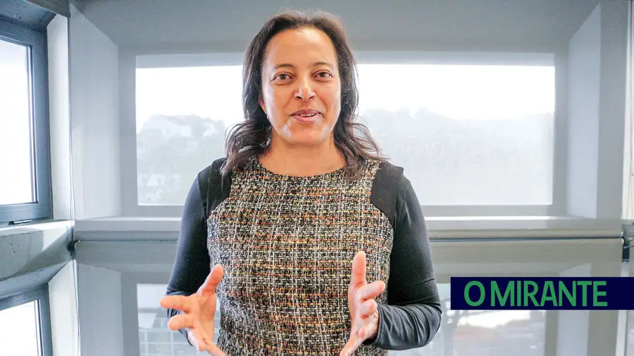 Elvira Sequeira demarca-se dos socialistas e vota contra proposta em Torres Novas Elvira Sequeira demarca-se dos socialistas e vota contra proposta em Torres Novas