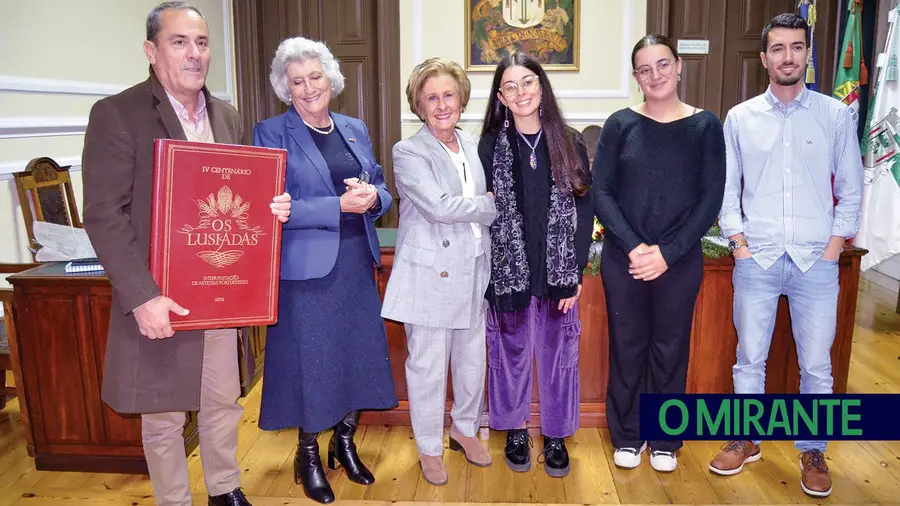 Benavente homenageia Natércia Freire e família da poeta oferece obra à biblioteca municipal Benavente homenageia Natércia Freire e família da poeta oferece obra à biblioteca municipal