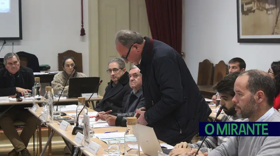 Presidente da Serra e Junceira abandona Assembleia Municipal de Tomar em protesto Presidente da Serra e Junceira abandona Assembleia Municipal de Tomar em protesto