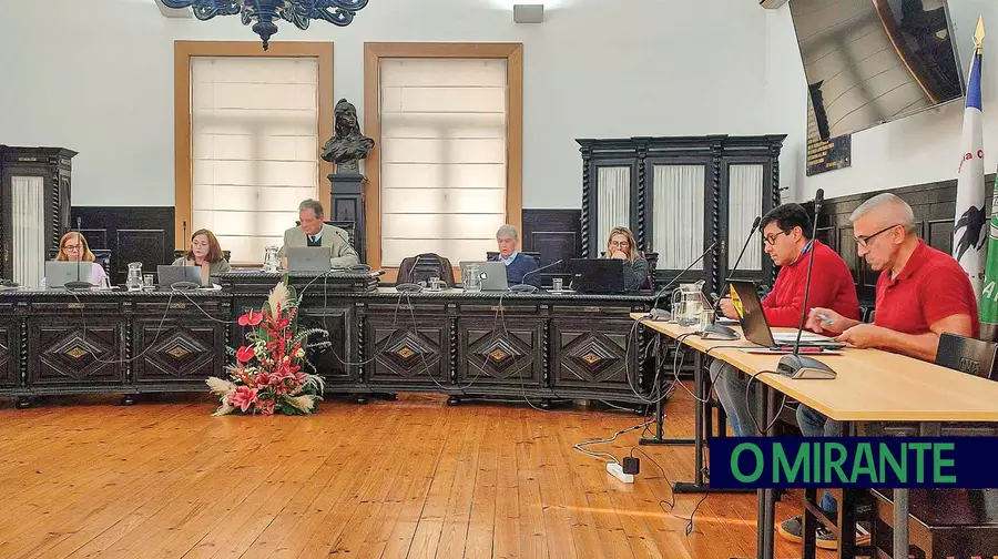 Oposição na Câmara do Entroncamento chumba venda de terrenos para construção Oposição na Câmara do Entroncamento chumba venda de terrenos para construção