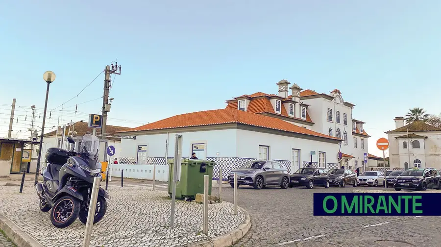 Trânsito e estacionamento abusivo junto à estação de Santarém volta a ser tema na assembleia Trânsito e estacionamento abusivo junto à estação de Santarém volta a ser tema na assembleia
