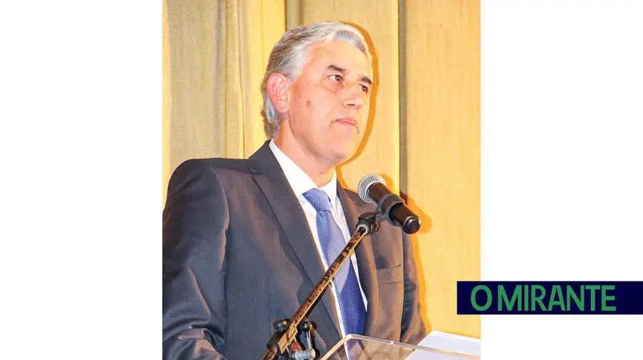 Presidente da Câmara de Ourém admite demolir obras de empresa em Fátima Presidente da Câmara de Ourém admite demolir obras de empresa em Fátima