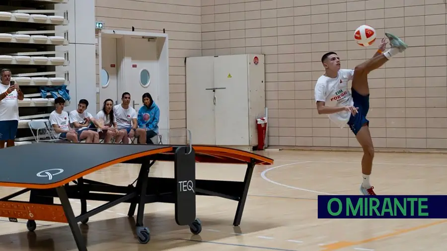 Jovem dos Caixeiros de Santarém no pódio do Circuito Mundial de Teqball