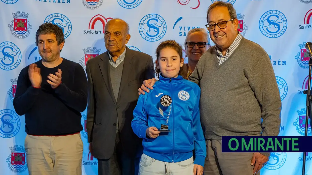 Gala de Natal do Vitória de Santarém premiou desempenho escolar e desportivo