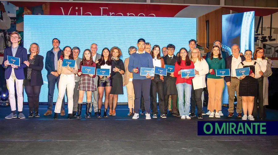 Os melhores alunos de Vila Franca de Xira receberam diplomas de mérito