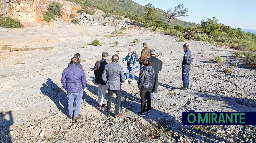 Estudo científico vai avaliar importância de pegadas de dinossáurios em Torres Novas Estudo científico vai avaliar importância de pegadas de dinossáurios em Torres Novas