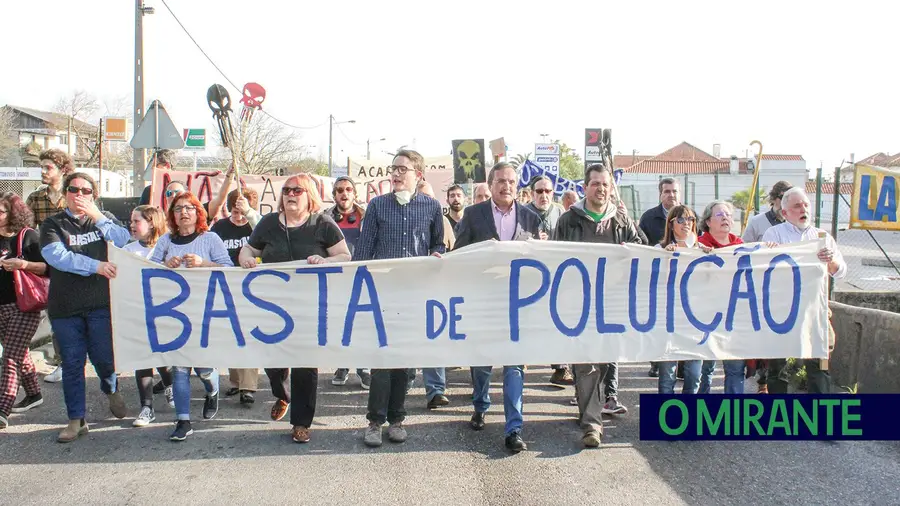 Fabrióleo foi desactivada mas continua a poluir Ribeira da Boa Água