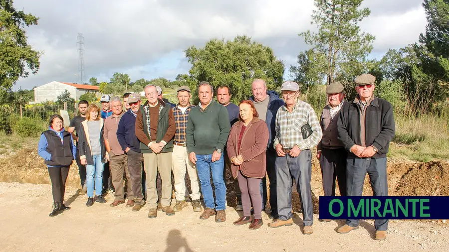 Proprietário corta caminhos e população de Tomar reage com revolta Proprietário corta caminhos e população de Tomar reage com revolta