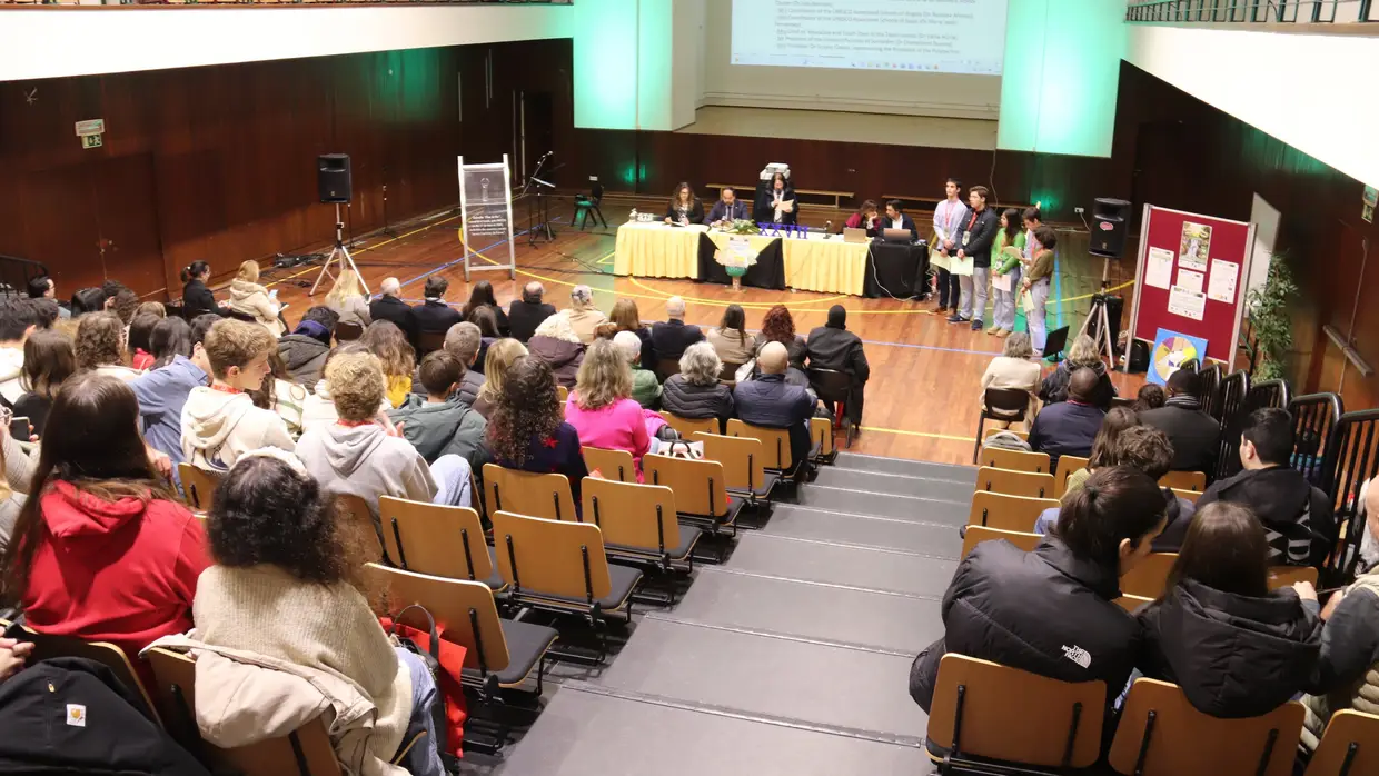 Escola Sá da Bandeira em Santarém recebe Encontro de Jovens Cientistas da UNESCO