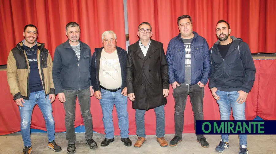 Nova direcção da associação de Toucinhos quer ajudar a dar vida à aldeia Nova direcção da associação de Toucinhos quer ajudar a dar vida à aldeia