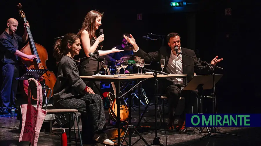 Teatro, música e conversa no Teatro Sá da Bandeira em Santarém Teatro, música e conversa no Teatro Sá da Bandeira em Santarém
