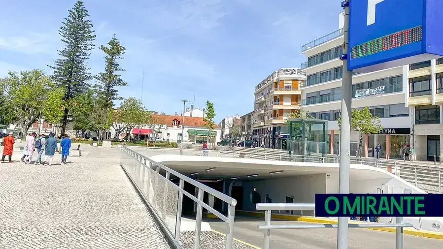 Funcionários da Câmara do Cartaxo vão fiscalizar estacionamento tarifado Funcionários da Câmara do Cartaxo vão fiscalizar estacionamento tarifado