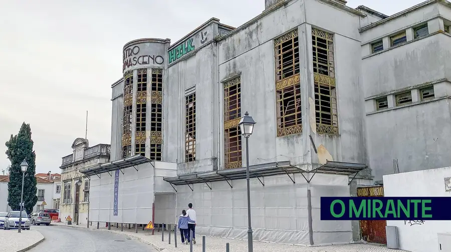 Câmara de Santarém avança para a expropriação do antigo Teatro Rosa Damasceno