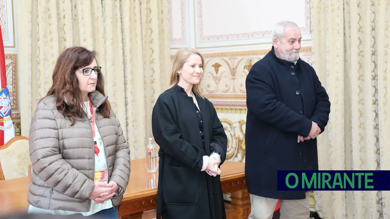 Alunos e professores de projecto Erasmus+ visitam Paços do Concelho de Santarém