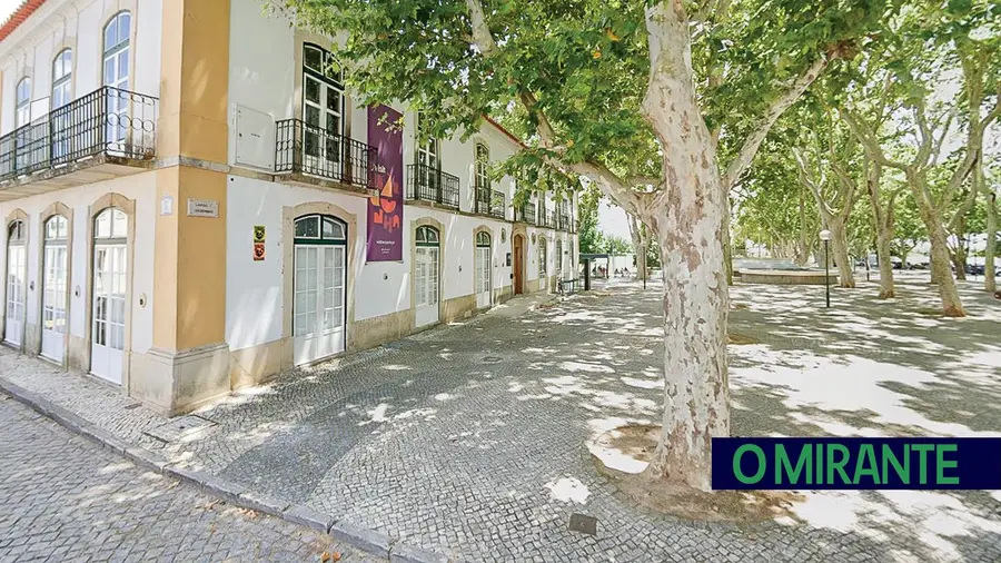 Barquinha excluída da Rede de Bibliotecas Públicas gera protesto de autarcas do Médio Tejo