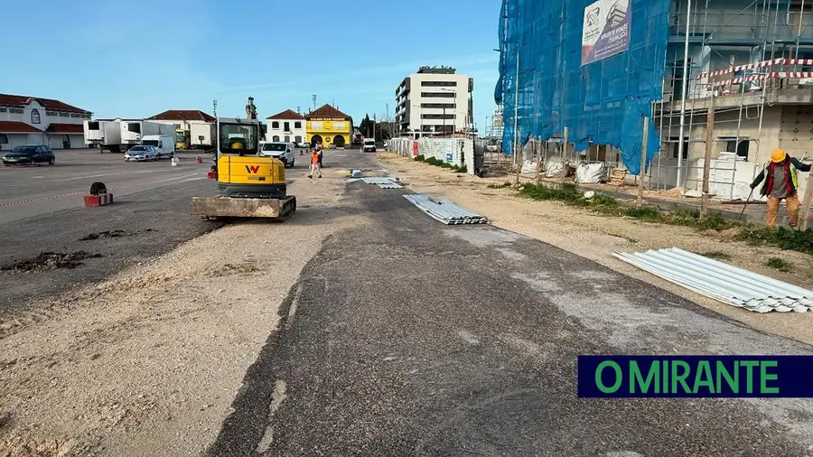 Rua em obras no Campo Infante da Câmara em Santarém