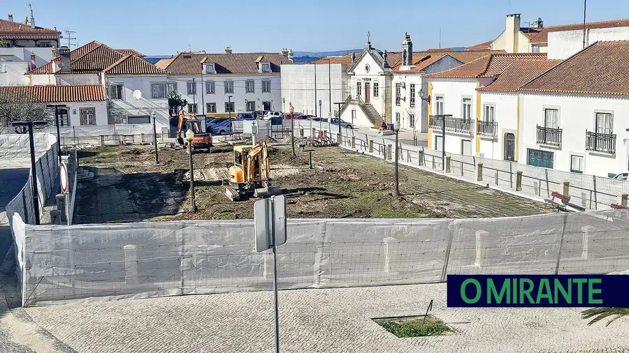 Árvores centenárias do Jardim do Coreto na Chamusca foram abatidas