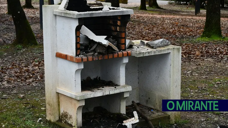 Vandalismo em espaços públicos causa indignação em Ferreira do Zêzere