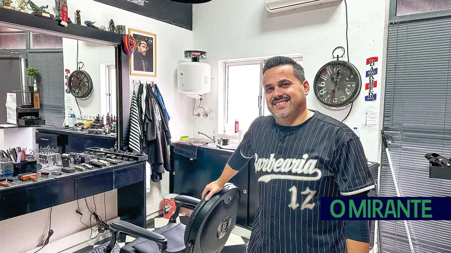 Nuno Sousa é o barbeiro da Barbearia Spot12 e também faz serviços ao domicílio