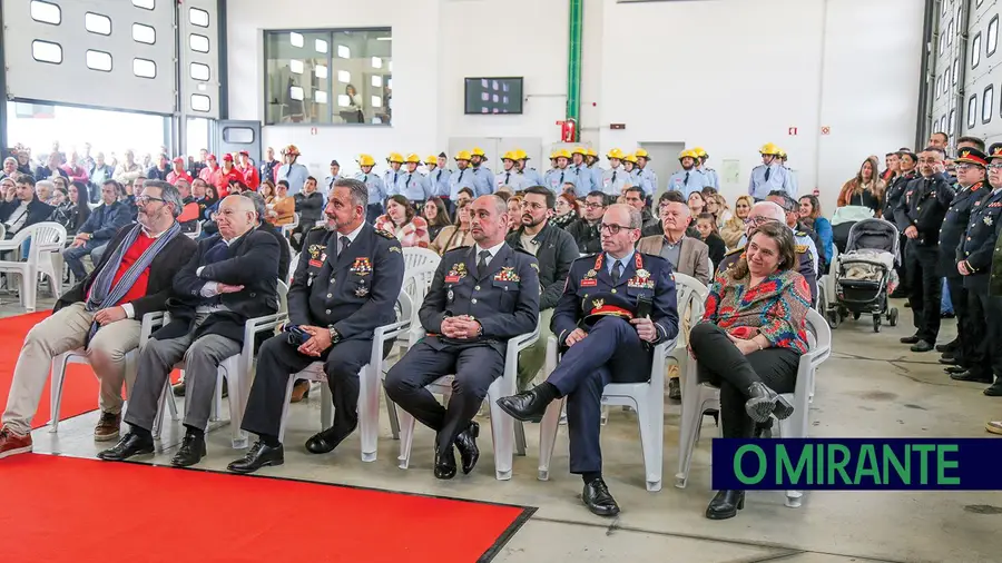 Bombeiros de Vialonga celebram 48 anos com nova viatura