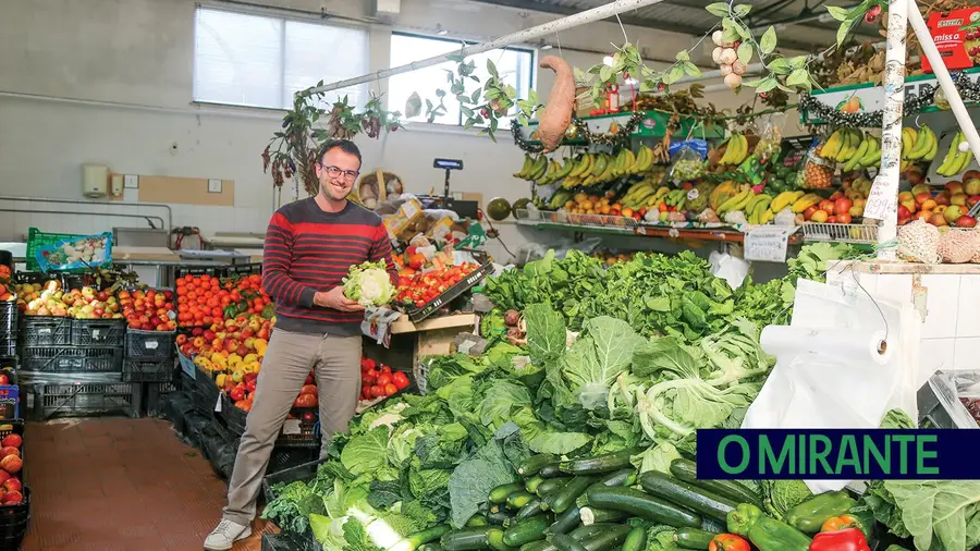 Mercado do Carregado só tem dois vendedores e continua a degradar-se