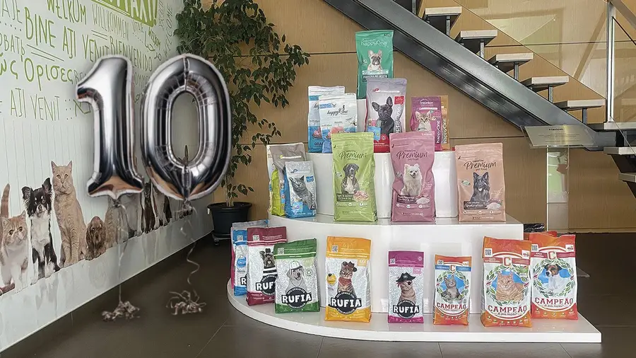 PetMaxi celebra dez anos de inovação e compromisso com a nutrição animal