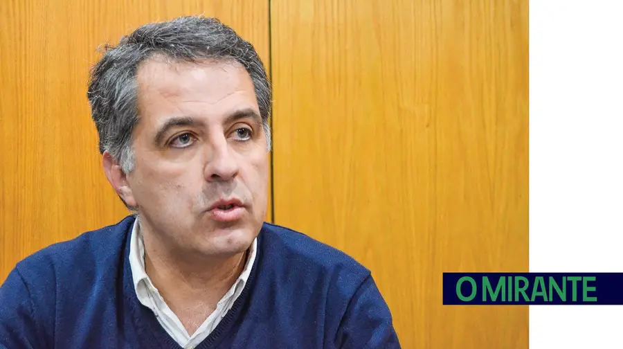 Pedro Gameiro, de 45 anos, é gestor com carreira na área da banca de retalho e na área empresarial. Trabalha em Lisboa e vive com a família em Samora Correia