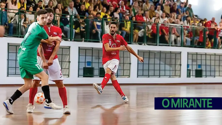 Casa do Benfica da Golegã a meio da tabela no Nacional da III Divisão