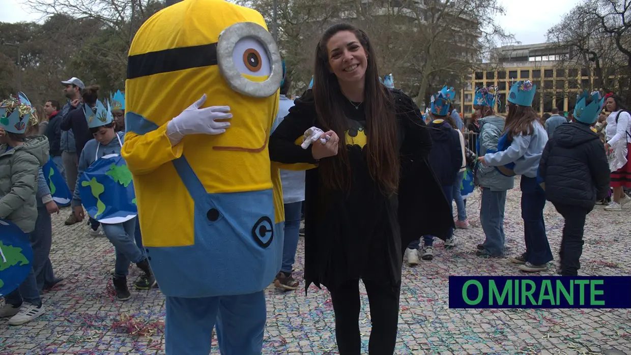 Desfile de Carnaval em Santarém com muita animação e a companhia da chuva