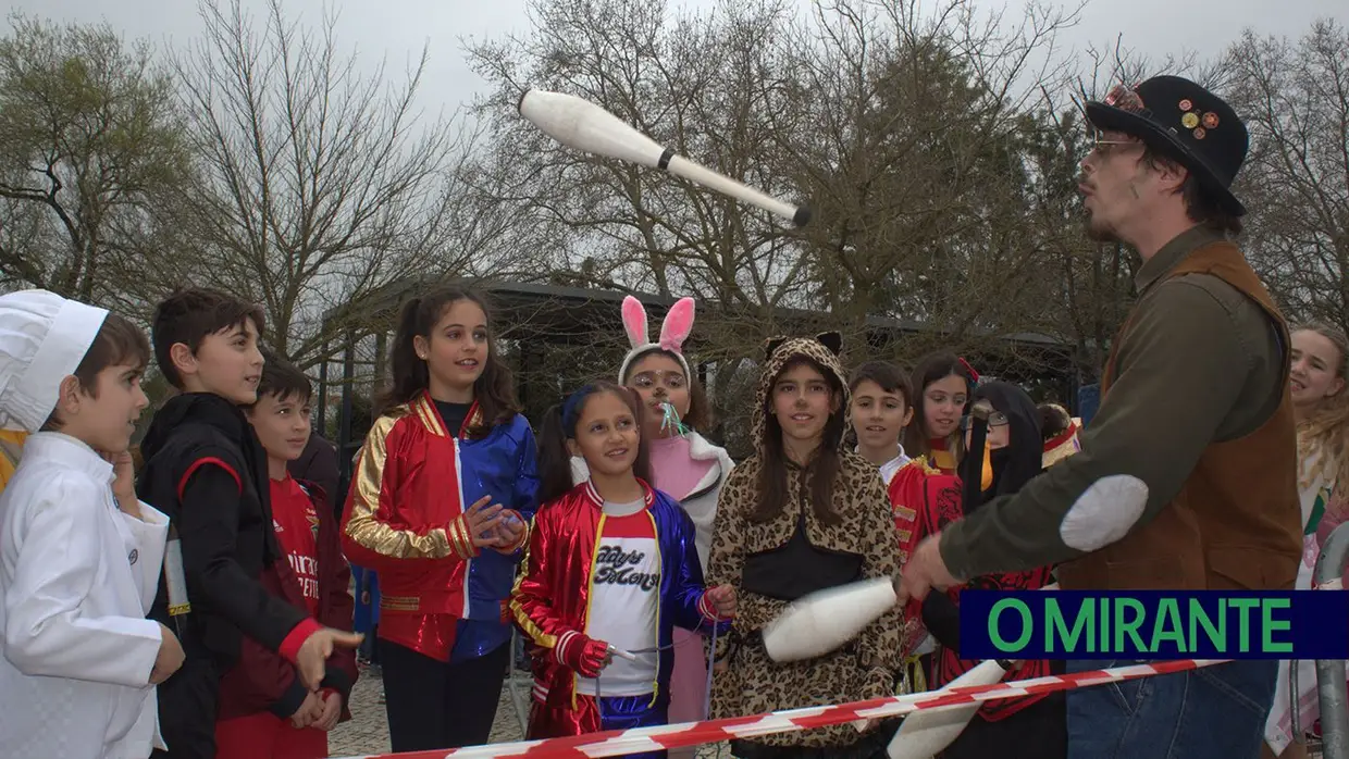 Desfile de Carnaval em Santarém com muita animação e a companhia da chuva