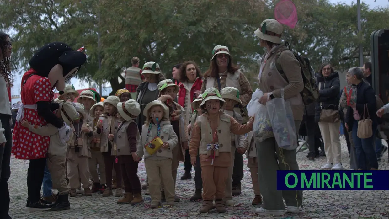 Desfile de Carnaval em Santarém com muita animação e a companhia da chuva