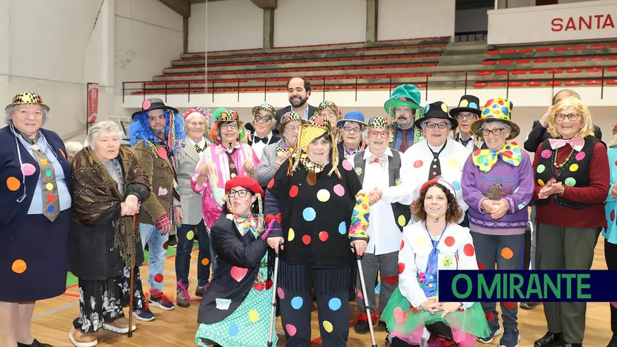 Baile Interinstitucional de Carnaval em Santarém com mais de 300 participantes