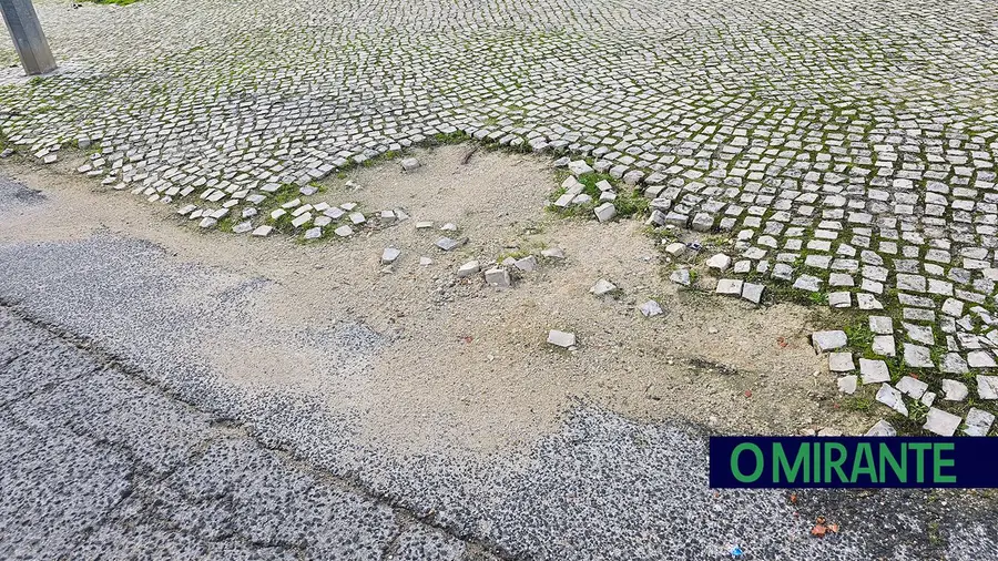 Moradores da Rua Florentino Pereira Mota reclamam obras