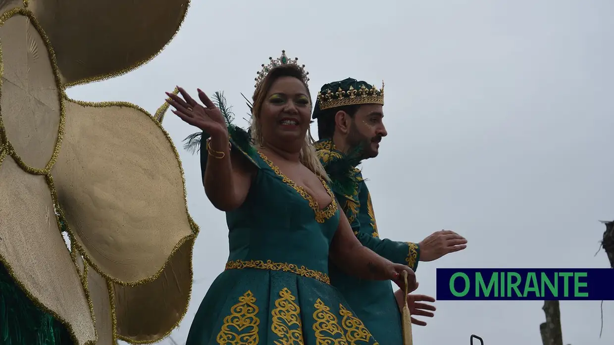 Carnaval de Samora Correia com folia mesmo debaixo de chuva