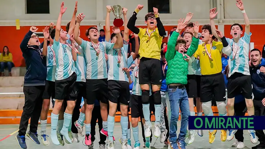 Vitória de Santarém campeão distrital de iniciados em futsal