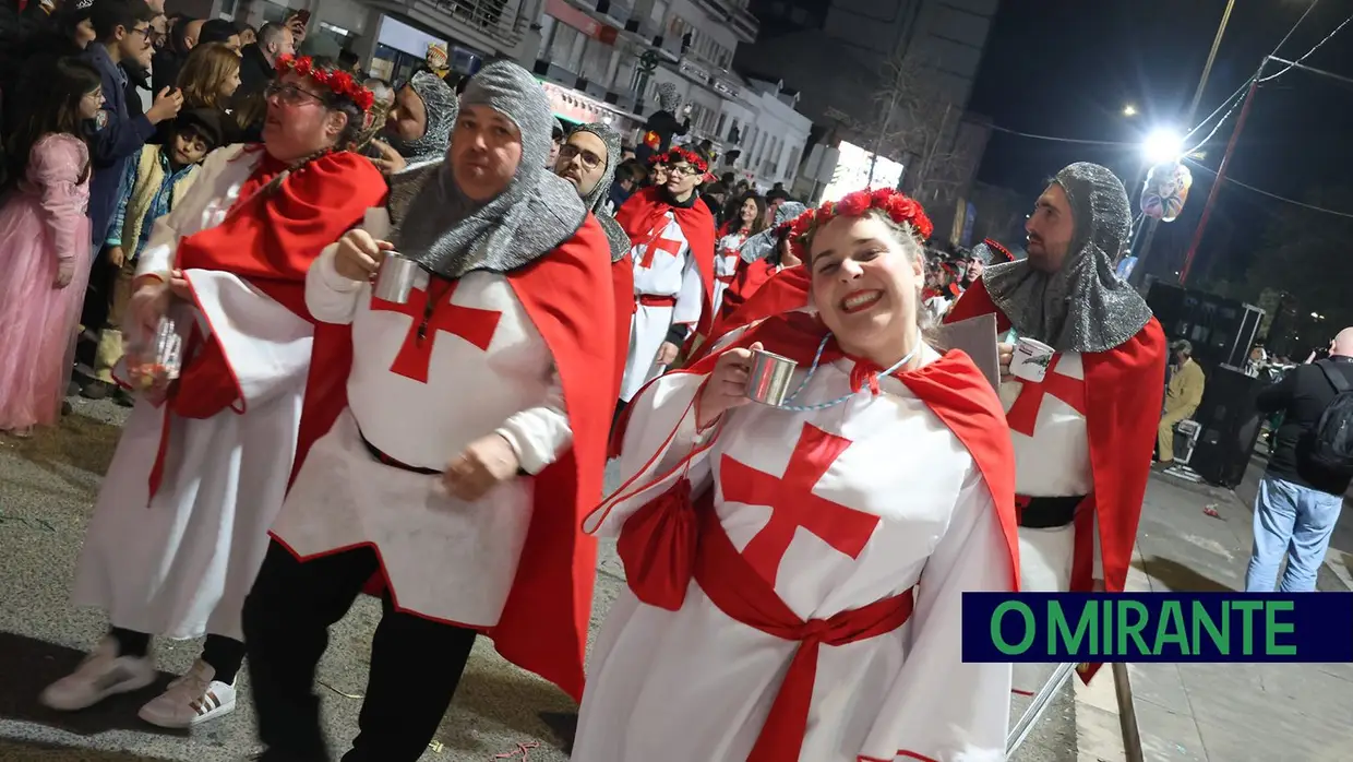 Quase mil foliões no desfile de Carnaval de Rio Maior