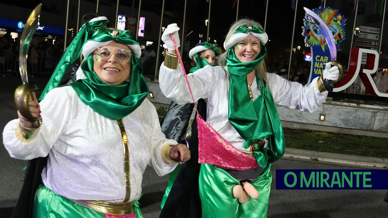 Quase mil foliões no desfile de Carnaval de Rio Maior