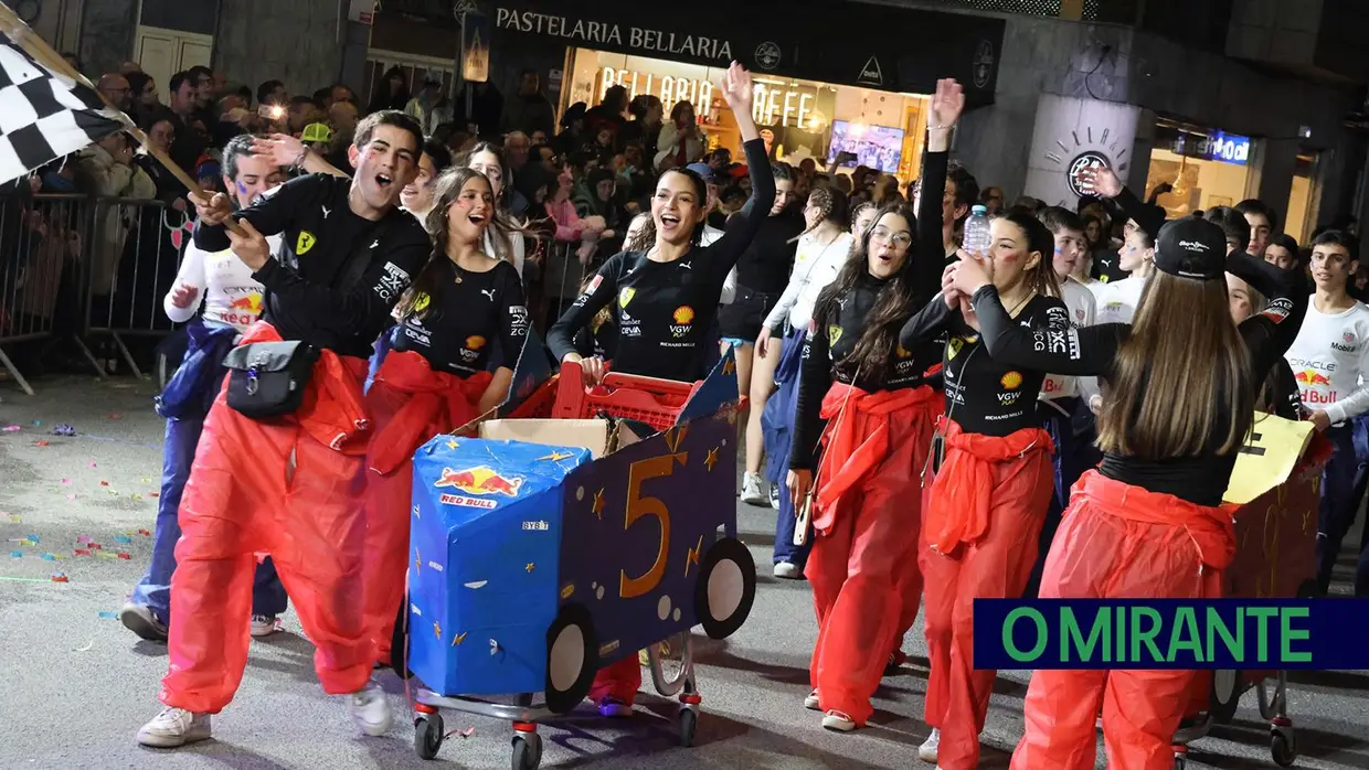 Quase mil foliões no desfile de Carnaval de Rio Maior