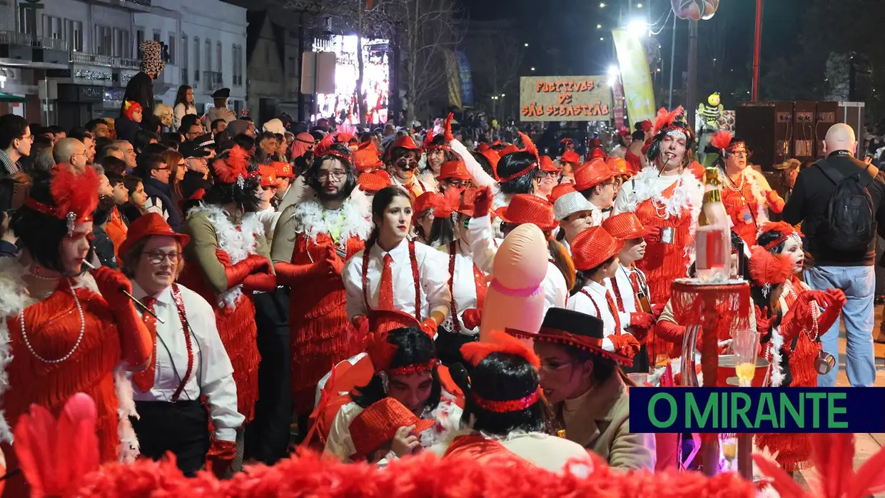 Quase mil foliões no desfile de Carnaval de Rio Maior