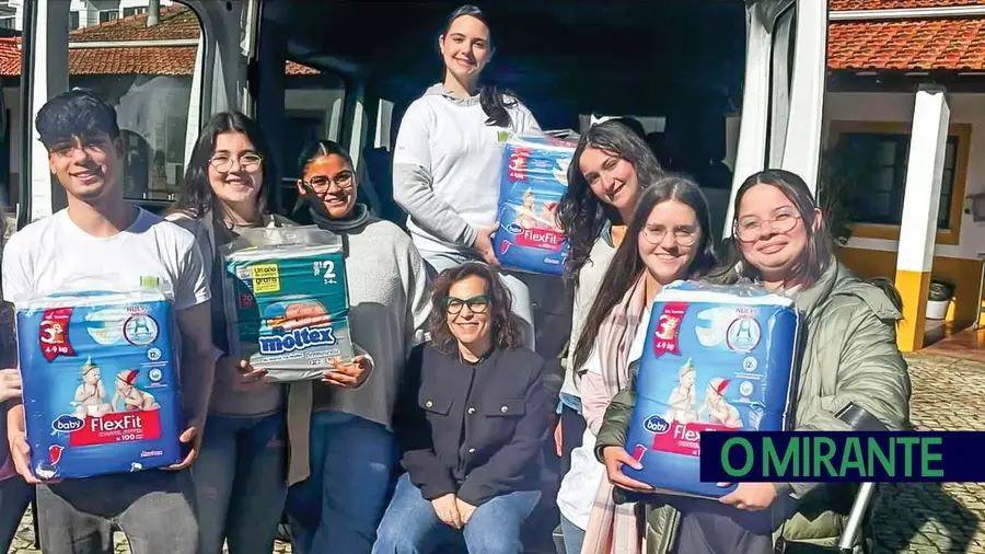 Escola Profissional de Salvaterra entregou bens a famílias de risco Escola Profissional de Salvaterra entregou bens a famílias de risco