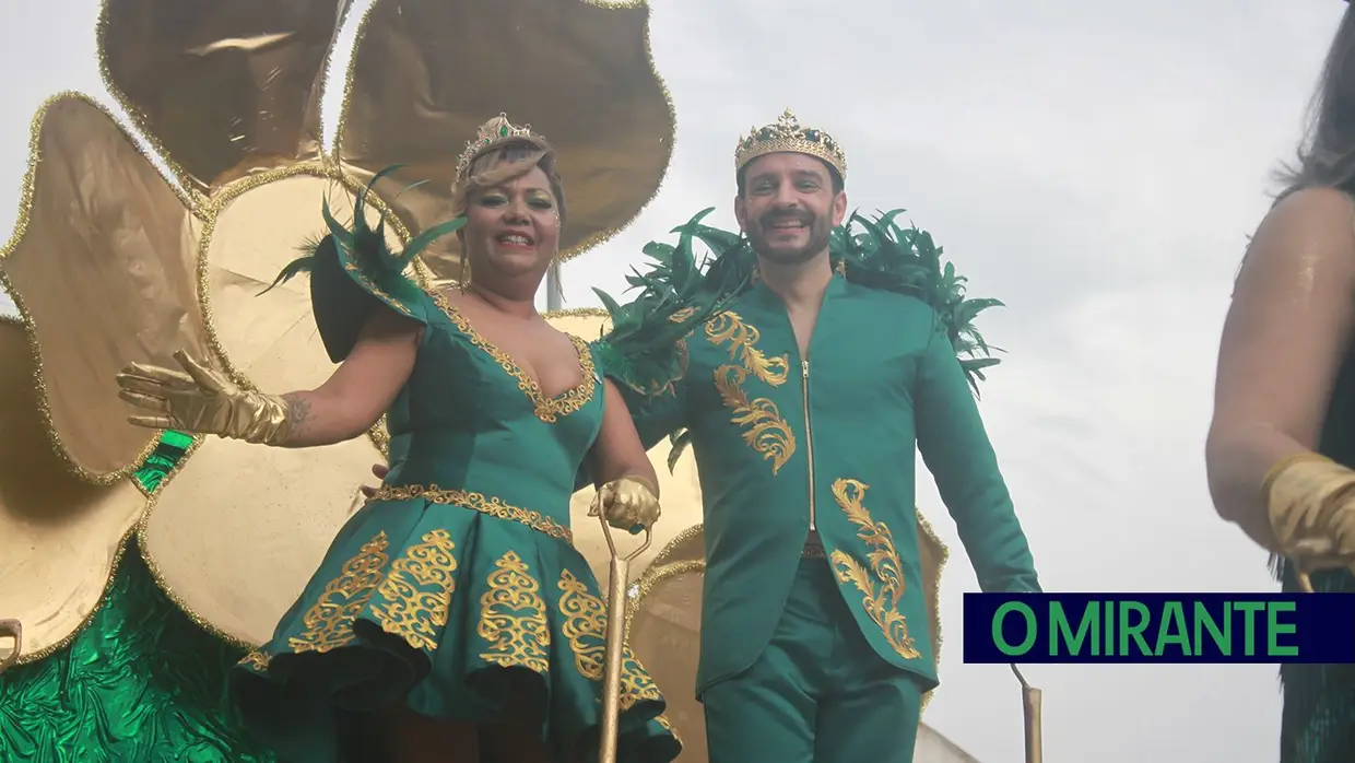 Chuva deu tréguas ao Carnaval de Samora Correia no desfile de terça-feira