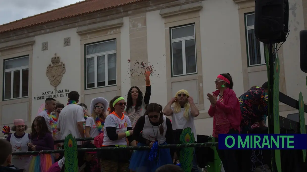 Carnaval de Tomar termina com milhares a assistir ao desfile