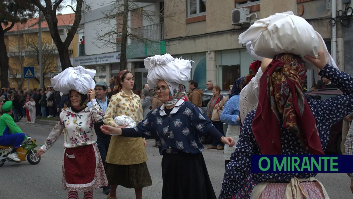 Carnaval de Tomar termina com milhares a assistir ao desfile