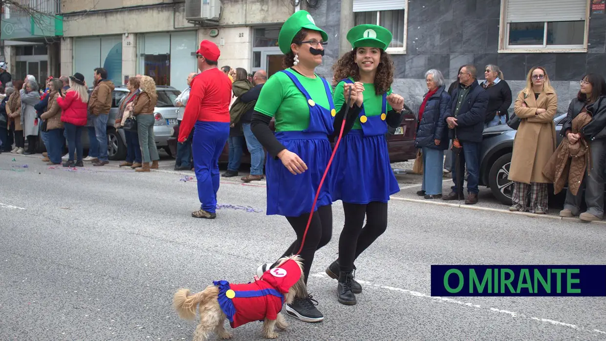 Carnaval de Tomar termina com milhares a assistir ao desfile