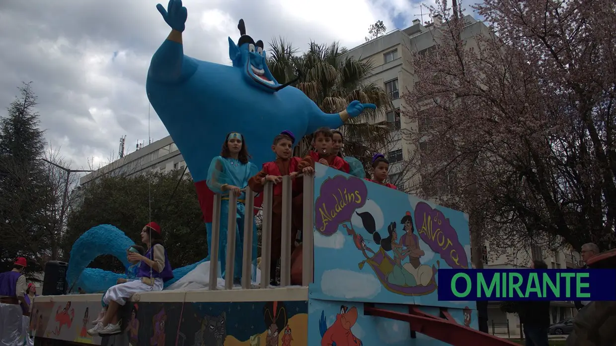 Carnaval de Tomar termina com milhares a assistir ao desfile
