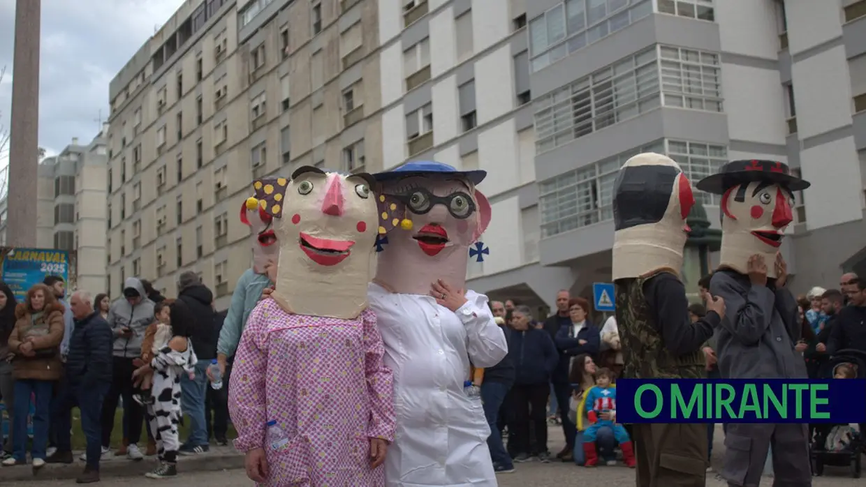 Carnaval de Tomar termina com milhares a assistir ao desfile