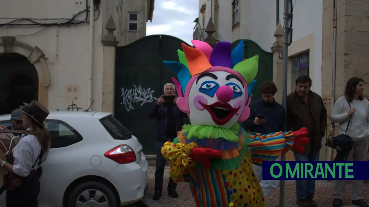 Carnaval de Tomar termina com milhares a assistir ao desfile