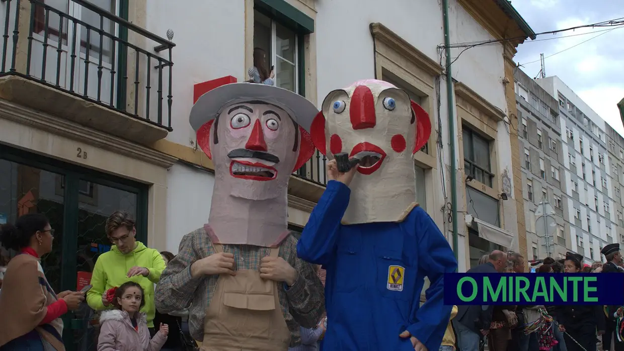 Carnaval de Tomar termina com milhares a assistir ao desfile