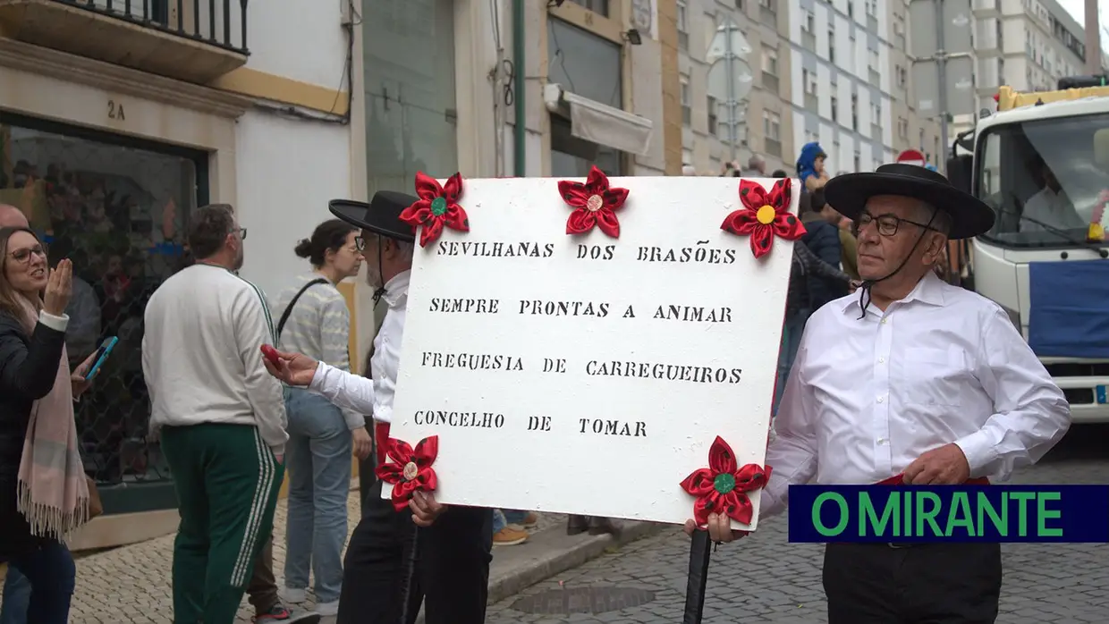 Carnaval de Tomar termina com milhares a assistir ao desfile